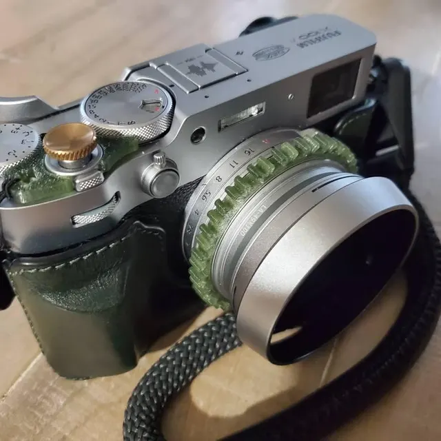 Fujifilm X100VI グリーンフォーカスリングとグリーンハーフケース